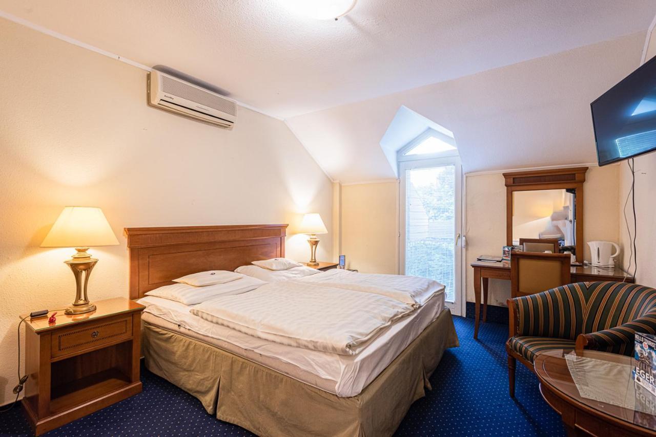 Hotel Romantik เอ็กเกอร์ ภายนอก รูปภาพ