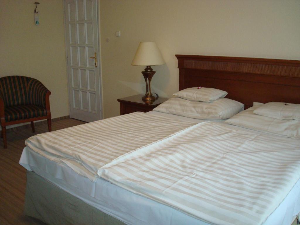 Hotel Romantik เอ็กเกอร์ ภายนอก รูปภาพ