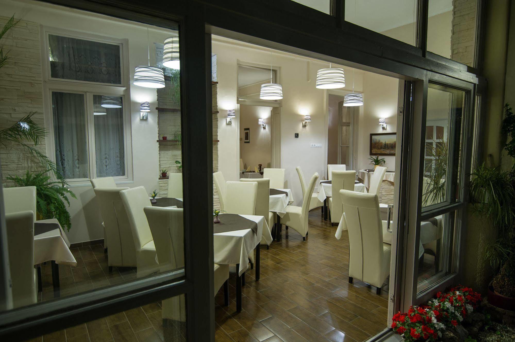Hotel Romantik เอ็กเกอร์ ภายนอก รูปภาพ