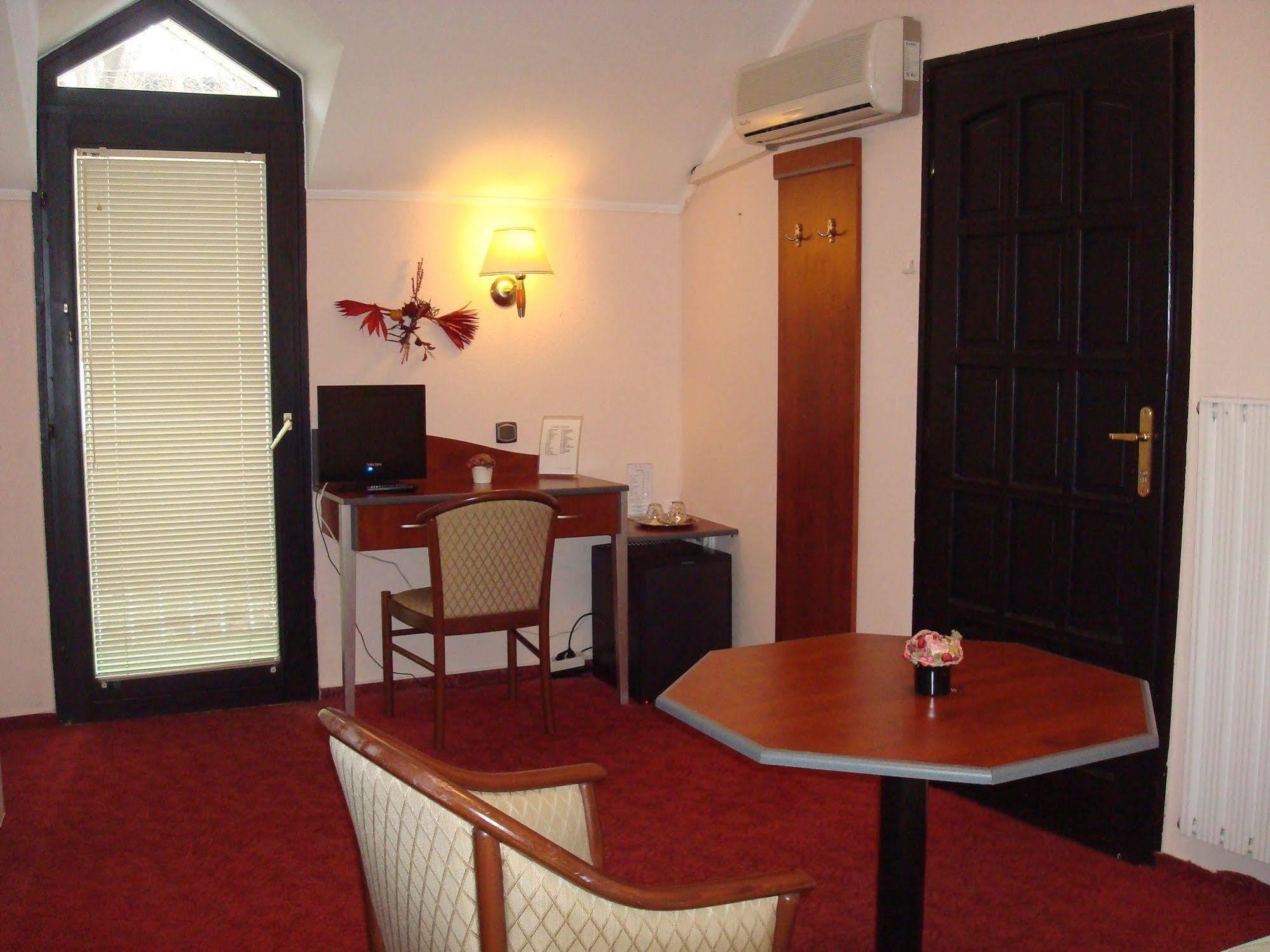 Hotel Romantik เอ็กเกอร์ ภายนอก รูปภาพ